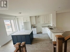 3090 William Cutmore Blvd in Oakville, ON - Building Photo - Building Photo