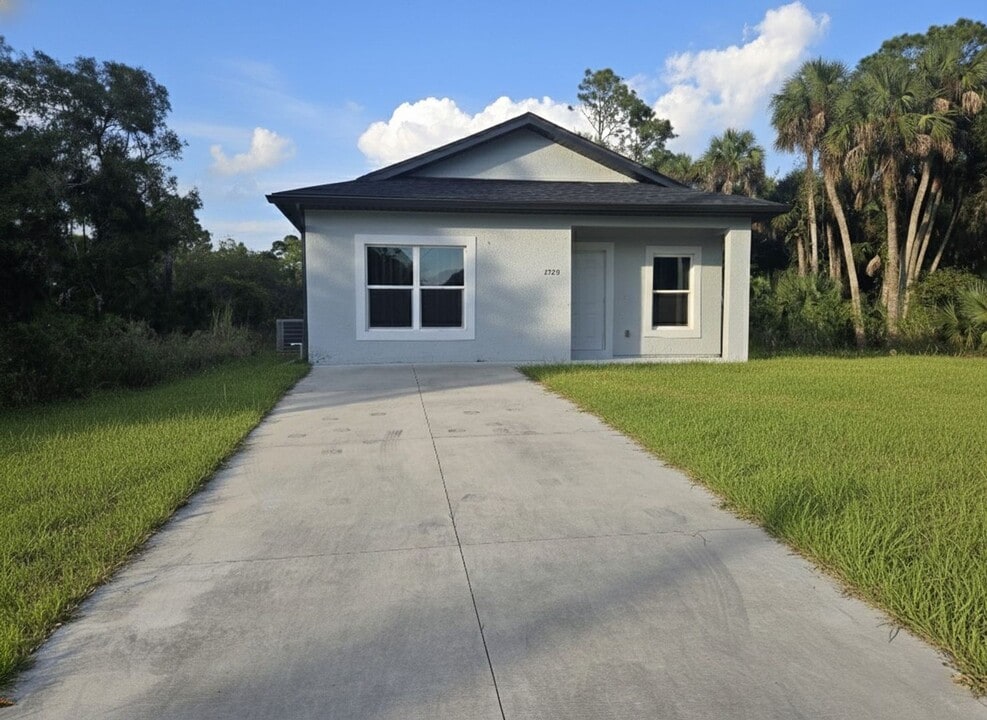 3520 49th St W in Lehigh Acres, FL - Building Photo