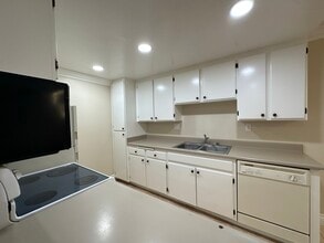 227 Woodland Pky in San Marcos, CA - Foto de edificio - Building Photo