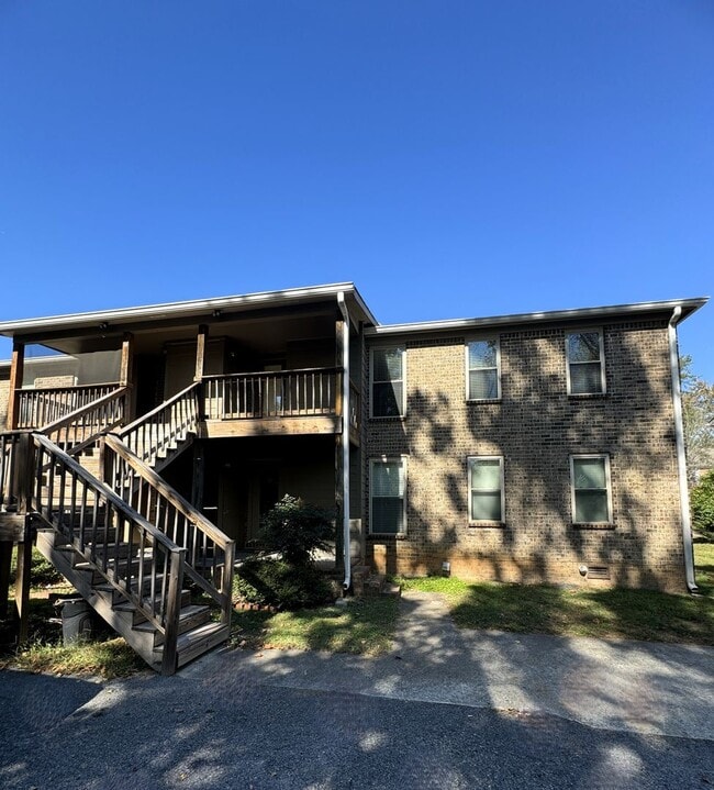 property at 2609 Wynterhall Rd SE