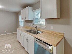 204 E Ave C in Waxahachie, TX - Building Photo - Building Photo