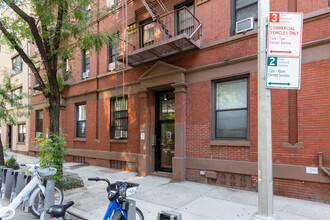 243 E 39th St in New York, NY - Building Photo - Building Photo