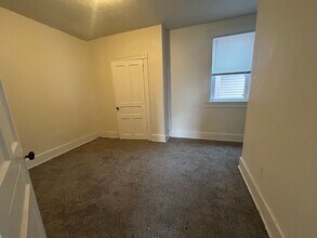 142 N Broad St in Grove City, PA - Building Photo - Building Photo