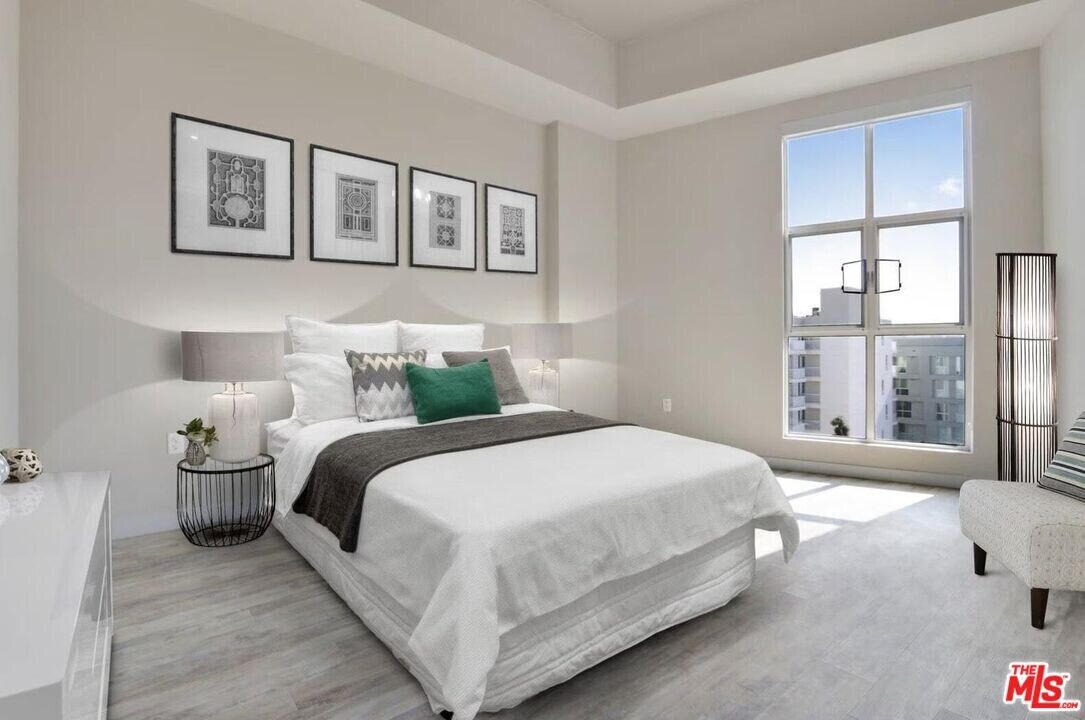 1249 S Grand Ave in Los Angeles, CA - Building Photo