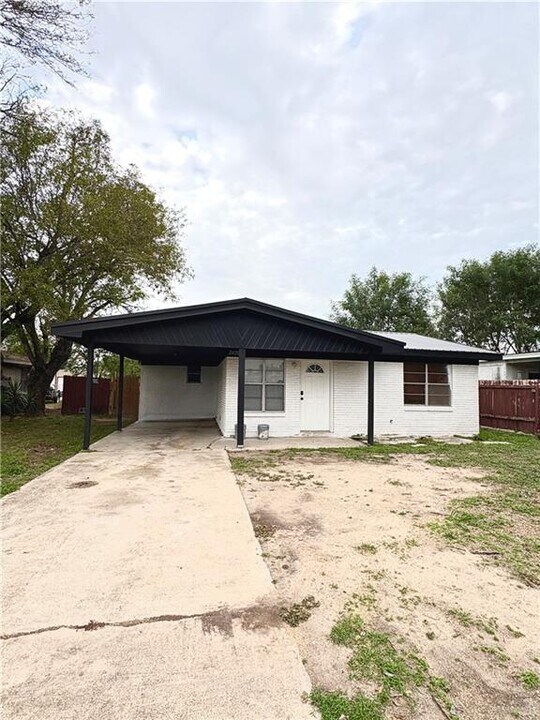 15 Quince Ave in McAllen, TX - Building Photo