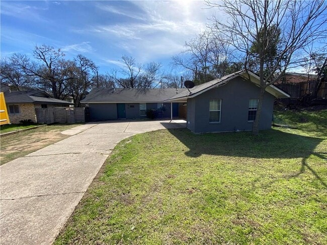 6113 Manor Rd in Austin, TX - Building Photo - Building Photo