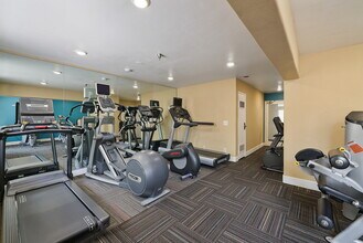 Catalina Gardens in Los Angeles, CA - Foto de edificio - Building Photo