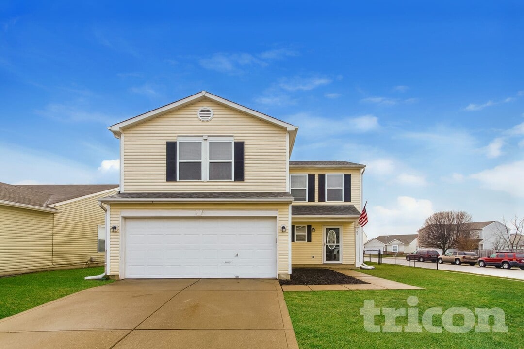 151 Snowflake Cir in Greenwood, IN - Building Photo