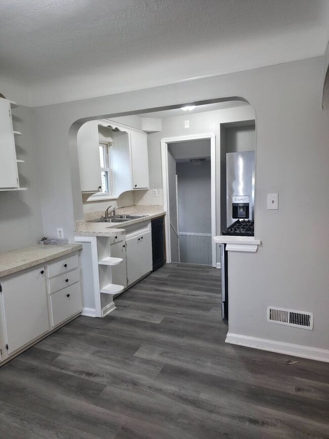 5815 Snow Rd in Parma, OH - Building Photo - Building Photo