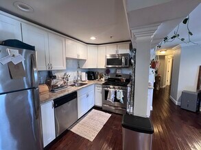 142 Centre St in Boston, MA - Building Photo - Building Photo