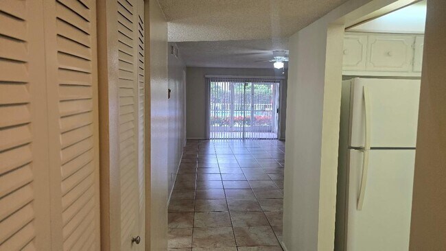 8605 W Sample Rd, Unit 103 in Coral Springs, FL - Building Photo - Building Photo