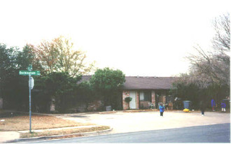 6808 S 1st St in Austin, TX - Building Photo