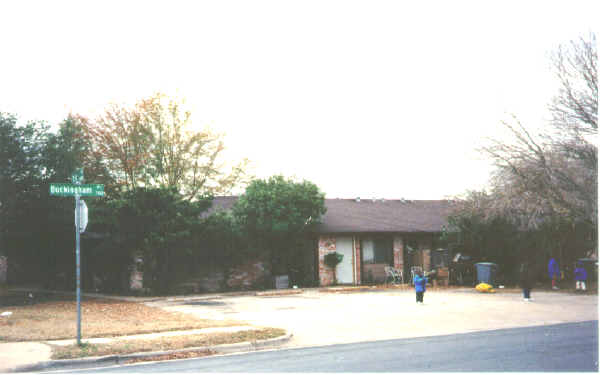 6808 S 1st St in Austin, TX - Building Photo