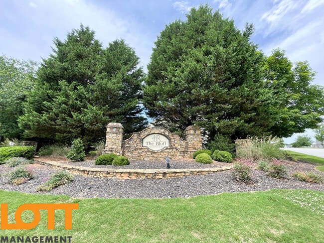 108 Pin Oak Ct in Easley, SC - Building Photo - Building Photo
