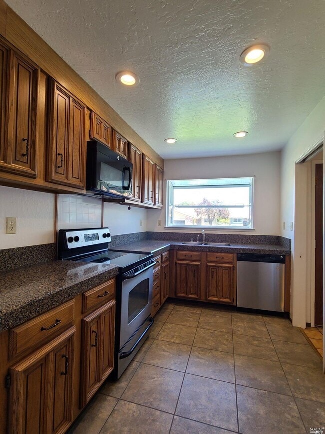 106 Bryce Way in Vacaville, CA - Building Photo - Building Photo
