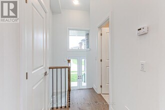 549 New England Ct in Newmarket, ON - Building Photo - Building Photo