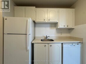 610 Lake St in St Catharines, ON - Building Photo - Building Photo