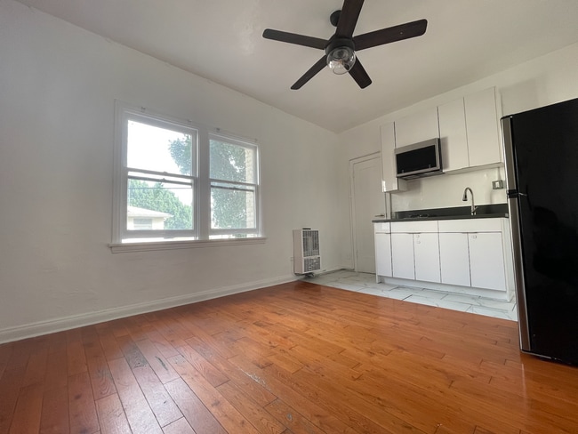 1617 Normandie Ave in Los Angeles, CA - Building Photo - Building Photo