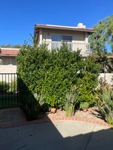 31908 Del Cielo Este, Unit 2D in Bonsall, CA - Foto de edificio - Building Photo