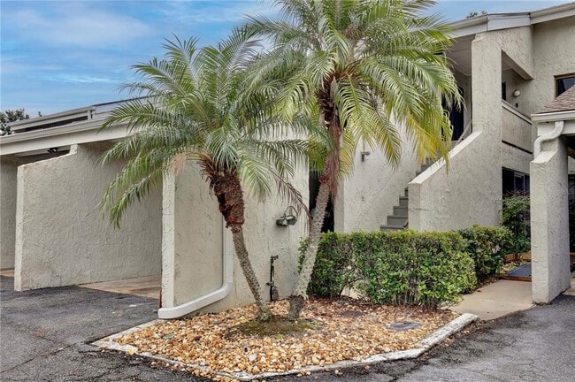 5429 Vineland Rd, Unit 00 in Orlando, FL - Building Photo - Building Photo