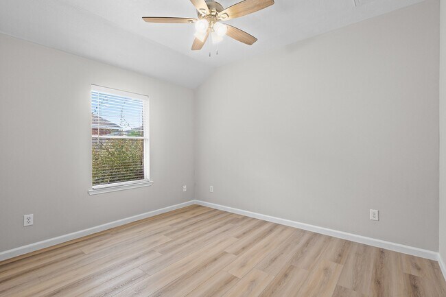 property at 25910 N Lakefair Dr