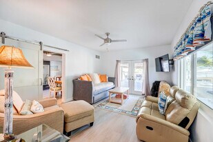 157 Ocean Dr in Tavernier, FL - Building Photo