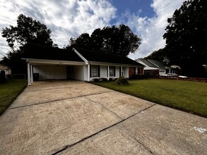 5427 Shirlington Ave in Memphis, TN - Building Photo - Building Photo