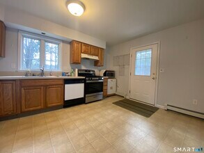 185 Whitbeck Rd in New Hartford, CT - Building Photo - Building Photo