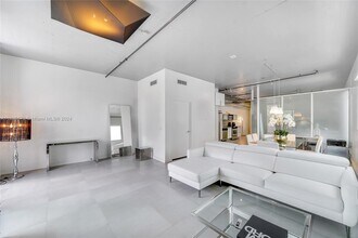 1700 Meridian Ave, Unit 310 in Miami Beach, FL - Building Photo - Building Photo