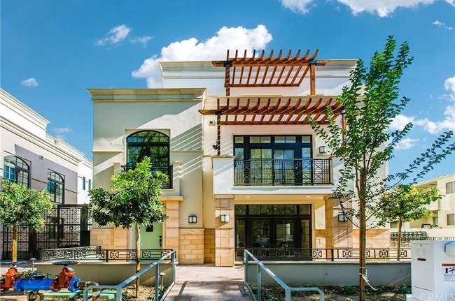 property at 288 S Oakland Ave