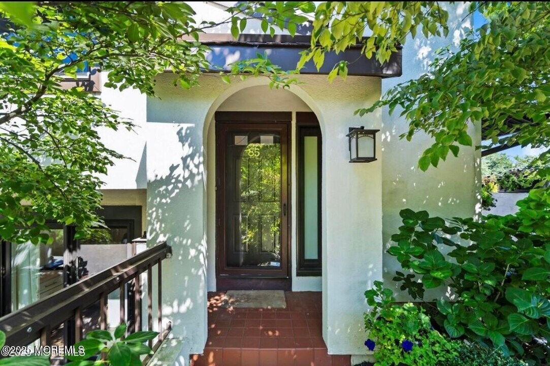 85 Tower Hill Dr in Red Bank, NJ - Building Photo
