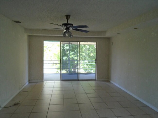 8705 NW 38th Dr, Unit 7B in Coral Springs, FL - Building Photo - Building Photo