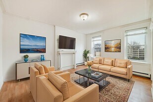 572 West Side Ave in Jersey City, NJ - Building Photo