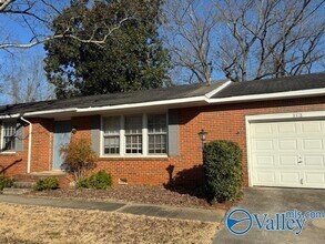 3318 E Helena Dr NW in Huntsville, AL - Building Photo - Building Photo