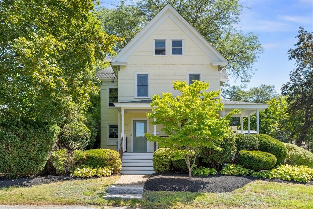 39 Bennett St in Hudson, MA - Building Photo