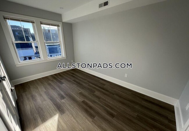 80 N Beacon St-Unit -2 in Boston, MA - Building Photo - Building Photo