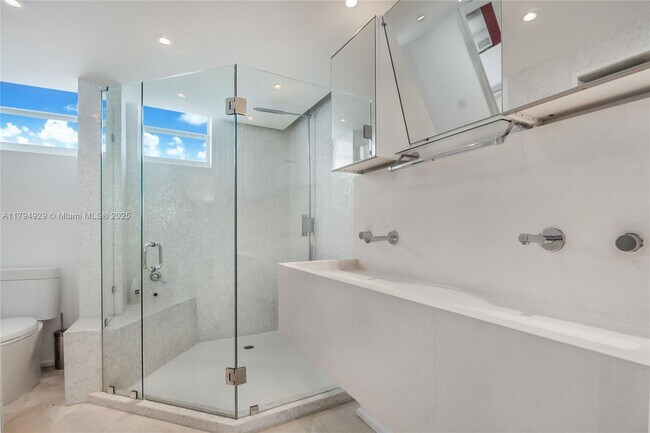 1045 10th St, Unit 904 in Miami Beach, FL - Foto de edificio - Building Photo