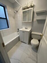 7331 N Honore St, Unit 1B in Chicago, IL - Building Photo - Building Photo
