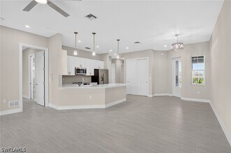 286 Indies Dr E in Naples, FL - Building Photo - Building Photo