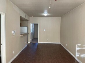 3733 Amos St-Unit -A in Houston, TX - Foto de edificio - Building Photo