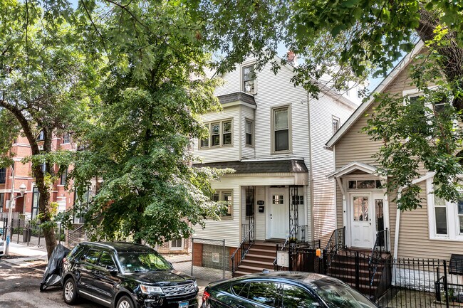 property at 2843 W Lyndale St