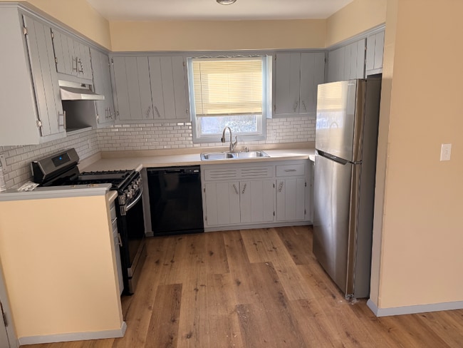 12227 W Dearbourn Ave in Wauwatosa, WI - Foto de edificio - Building Photo