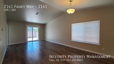 2141 Fahey Way in Grants Pass, OR - Building Photo - Building Photo