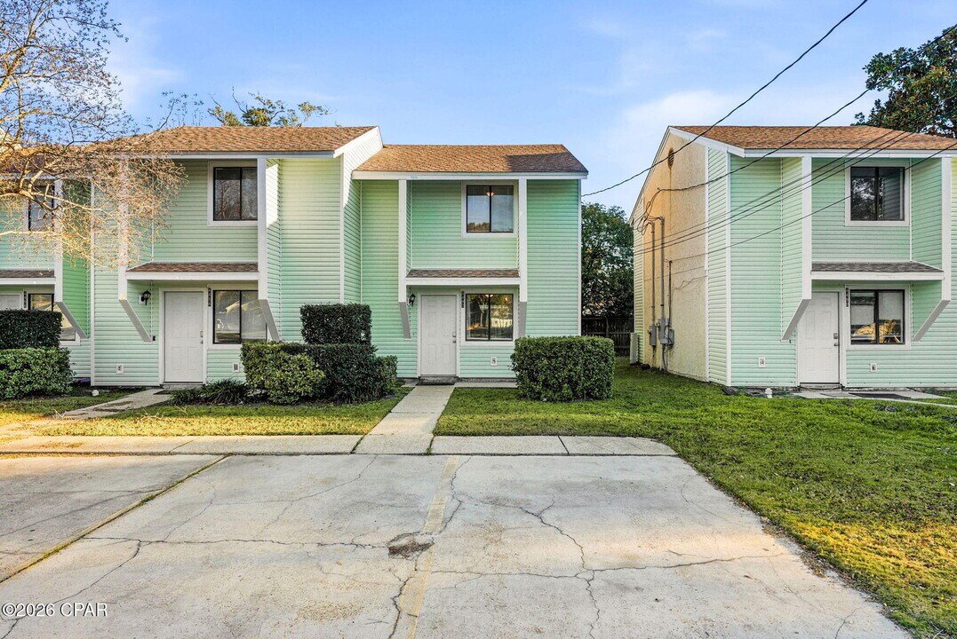 4492 E Hwy 98 in Panama City, FL - Building Photo