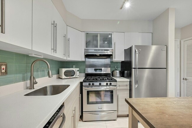 120 Sherman Ave in Jersey City, NJ - Building Photo - Building Photo