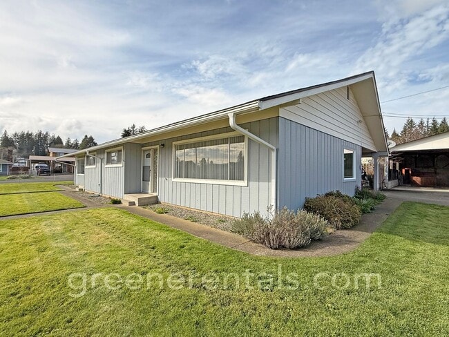 106 Cedar Ave E in Montesano, WA - Building Photo - Building Photo