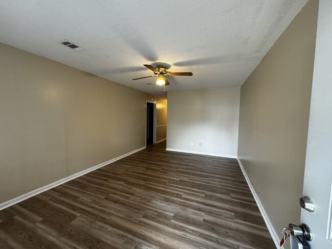 910 Brett Dr in Hinesville, GA - Building Photo - Building Photo