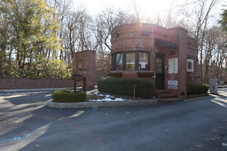 Scarborough Manor in Ossining, NY - Foto de edificio - Building Photo