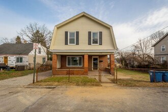 153 Hochberg Rd in Pittsburgh, PA - Building Photo - Building Photo