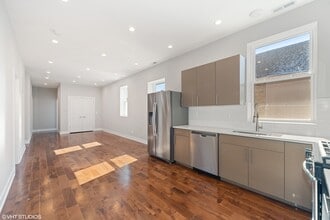 2510 S Sacramento Ave in Chicago, IL - Building Photo - Building Photo